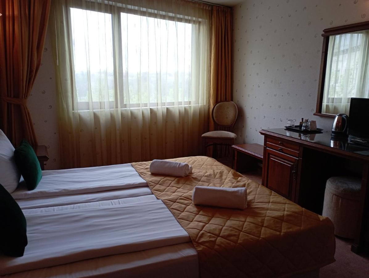 Hotel Bolyari Veliko Turnovo Bagian luar foto