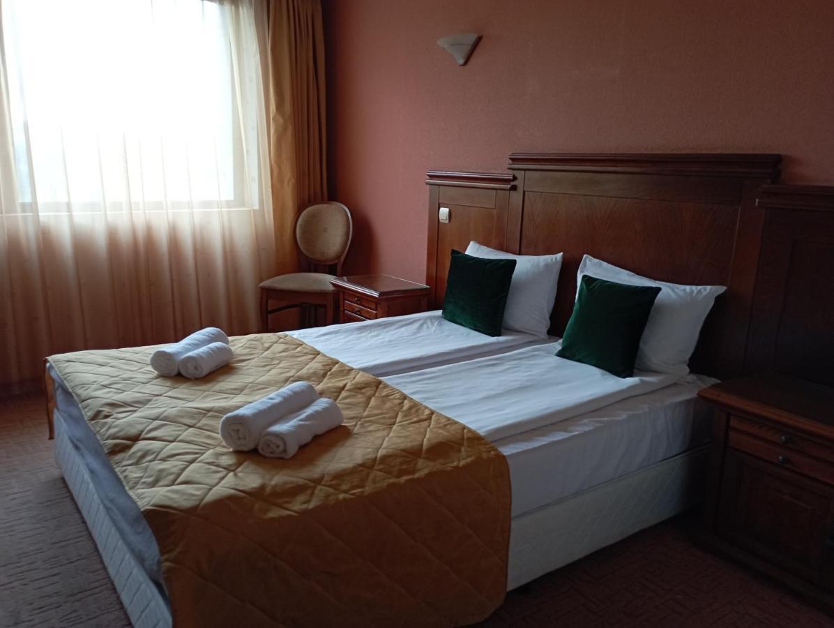 Hotel Bolyari Veliko Turnovo Bagian luar foto