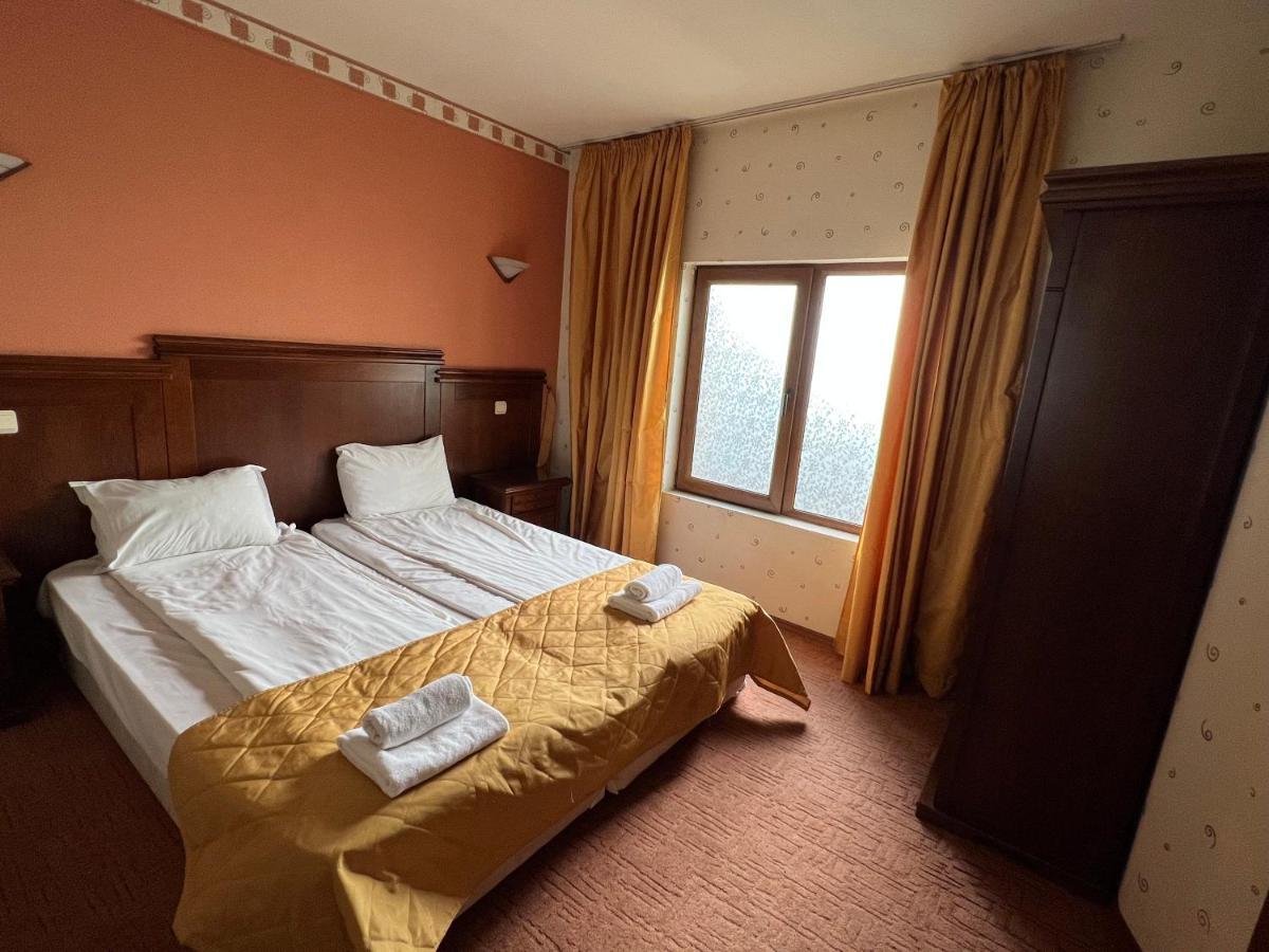 Hotel Bolyari Veliko Turnovo Bagian luar foto