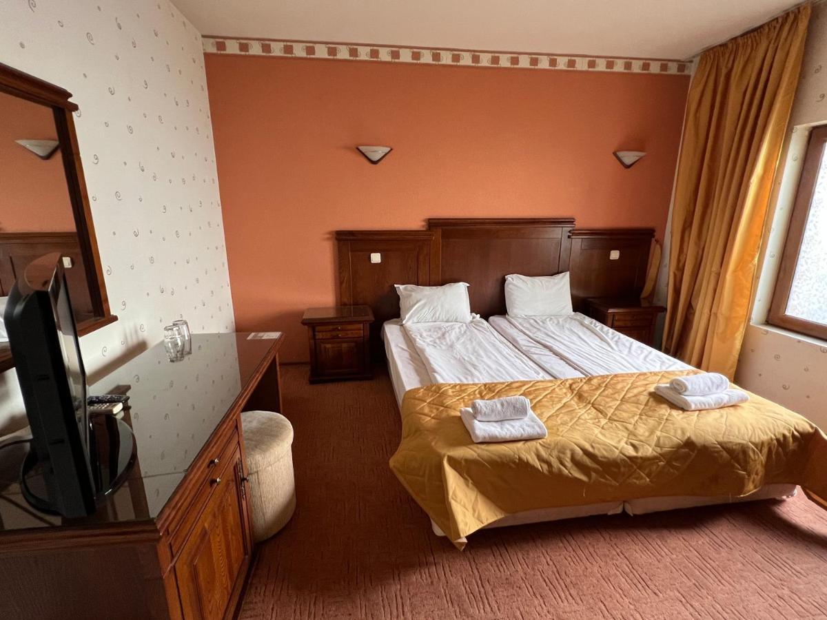 Hotel Bolyari Veliko Turnovo Bagian luar foto