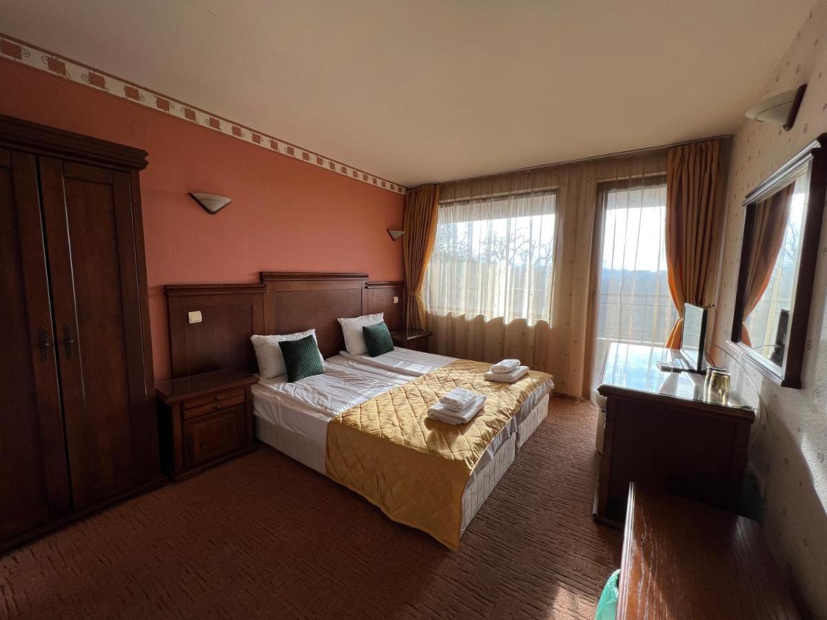 Hotel Bolyari Veliko Turnovo Bagian luar foto