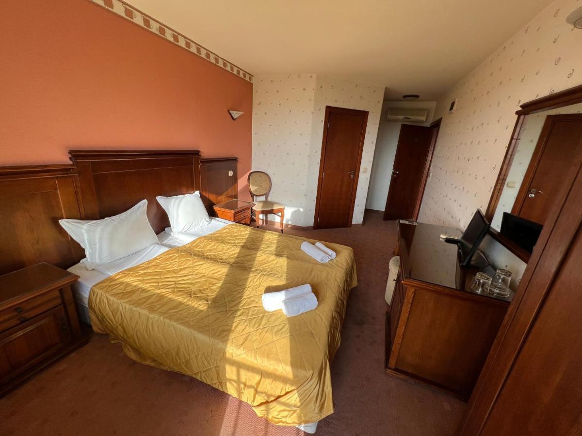 Hotel Bolyari Veliko Turnovo Bagian luar foto