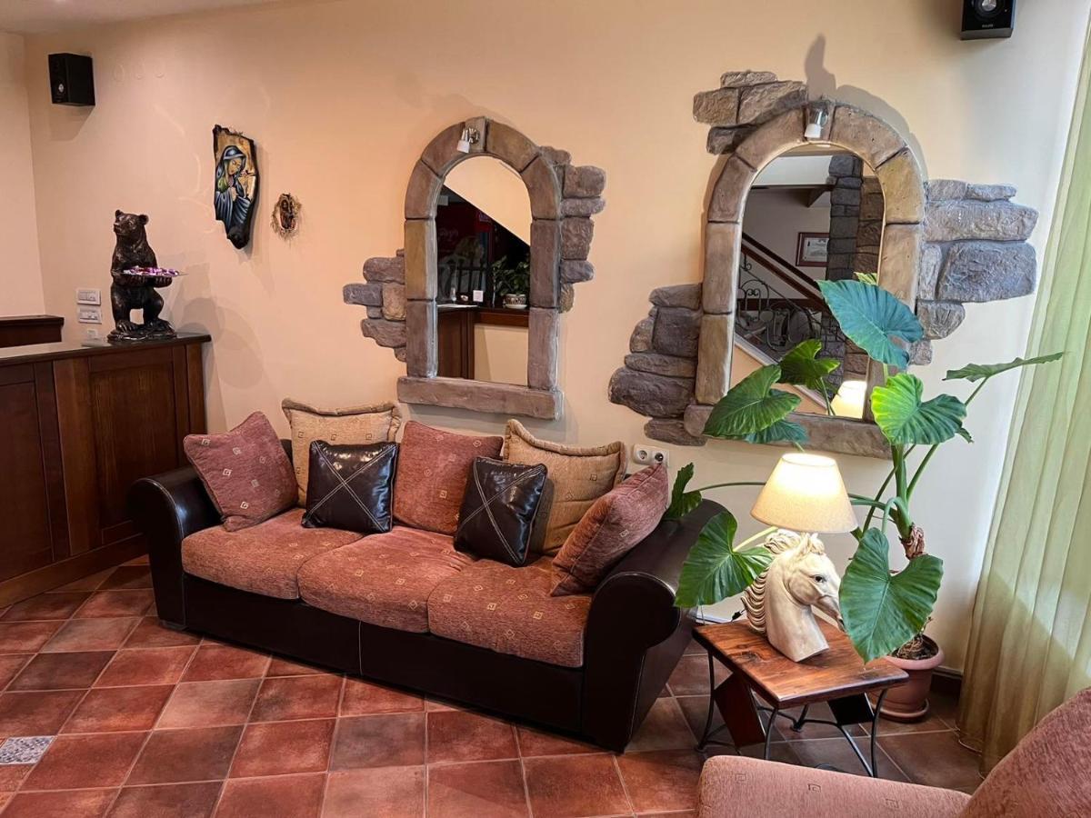 Hotel Bolyari Veliko Turnovo Bagian luar foto