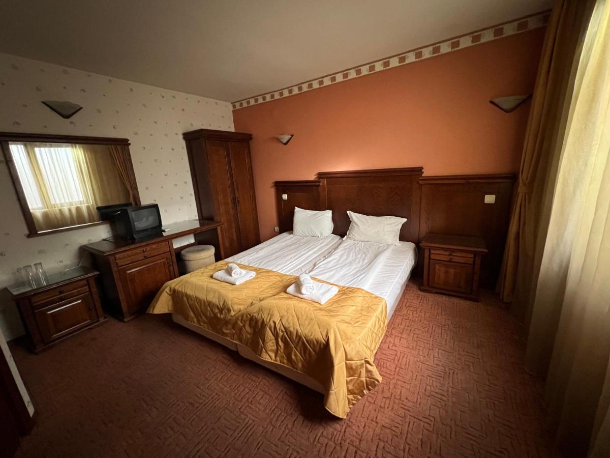 Hotel Bolyari Veliko Turnovo Bagian luar foto