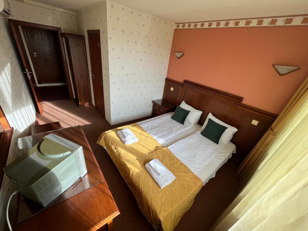 Hotel Bolyari Veliko Turnovo Bagian luar foto