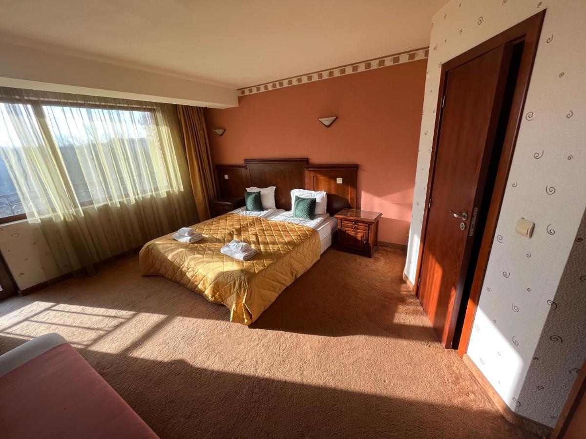 Hotel Bolyari Veliko Turnovo Bagian luar foto