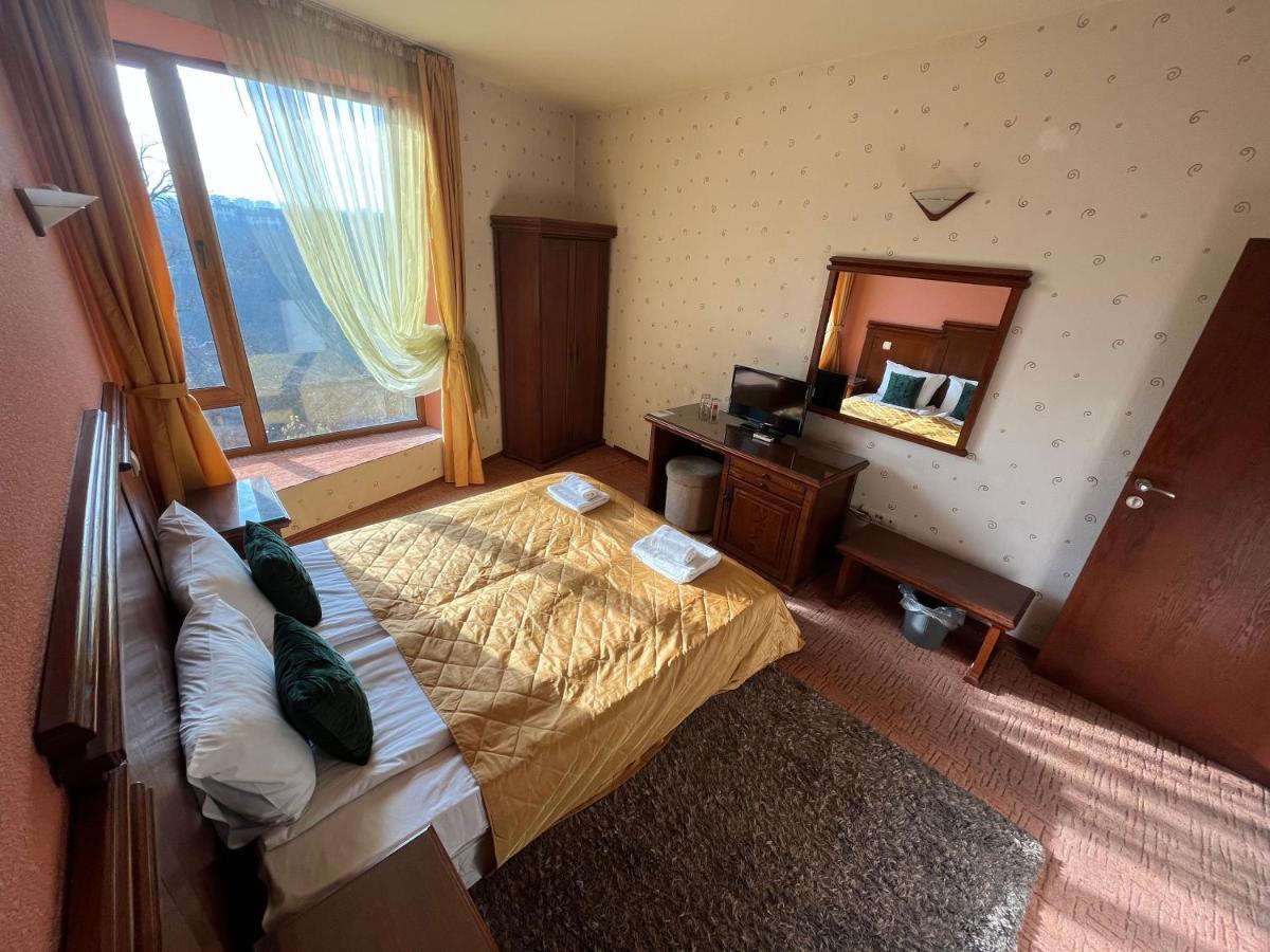 Hotel Bolyari Veliko Turnovo Bagian luar foto