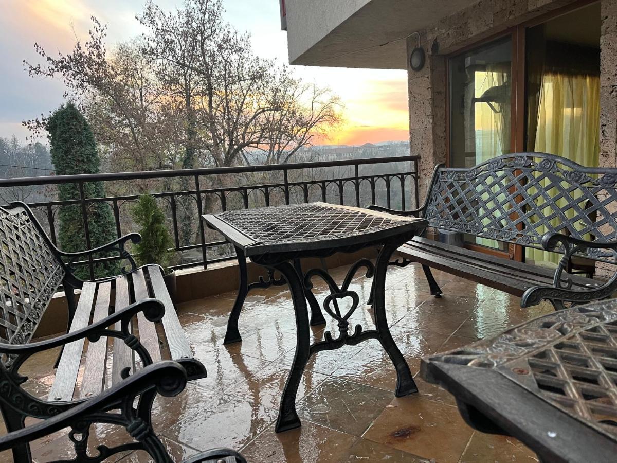 Hotel Bolyari Veliko Turnovo Bagian luar foto