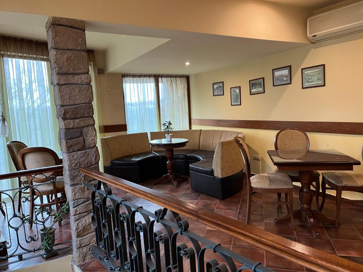 Hotel Bolyari Veliko Turnovo Bagian luar foto