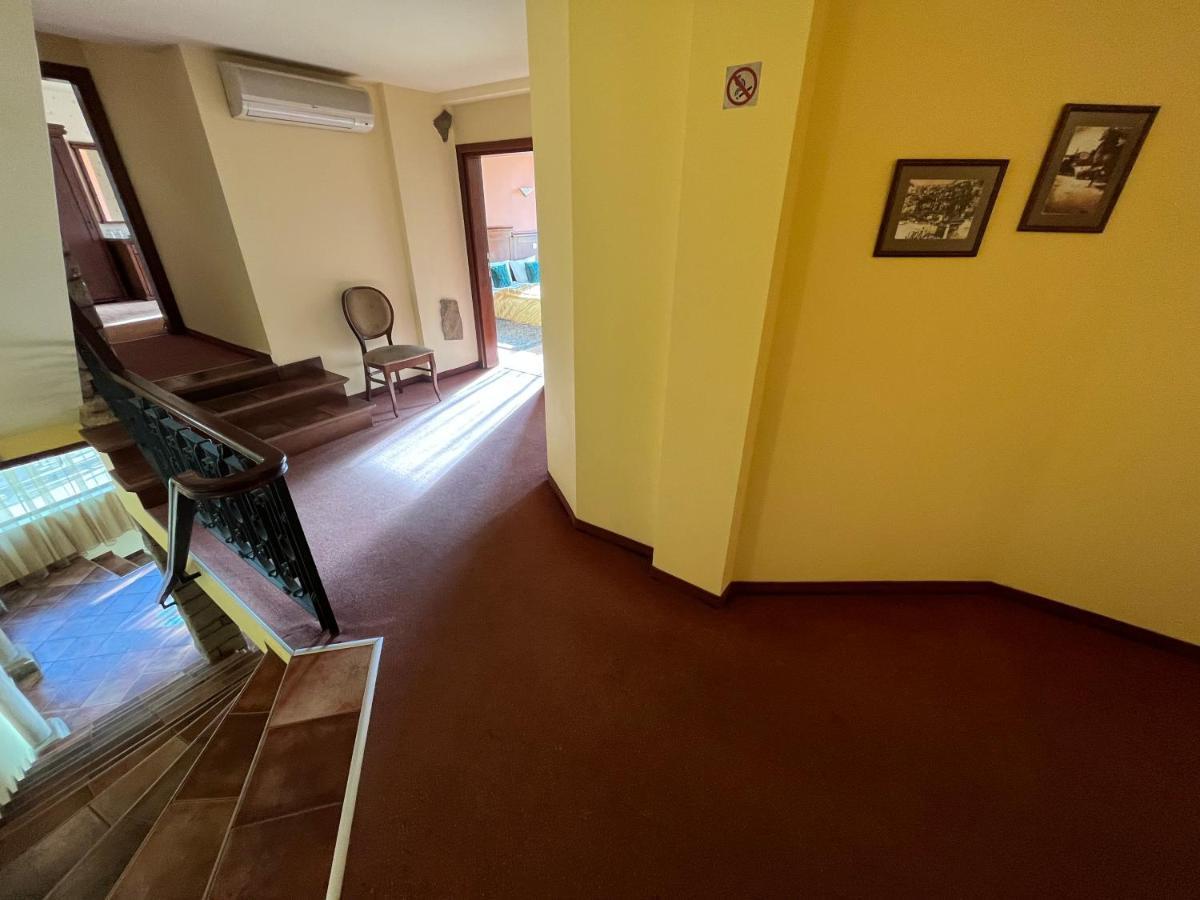 Hotel Bolyari Veliko Turnovo Bagian luar foto